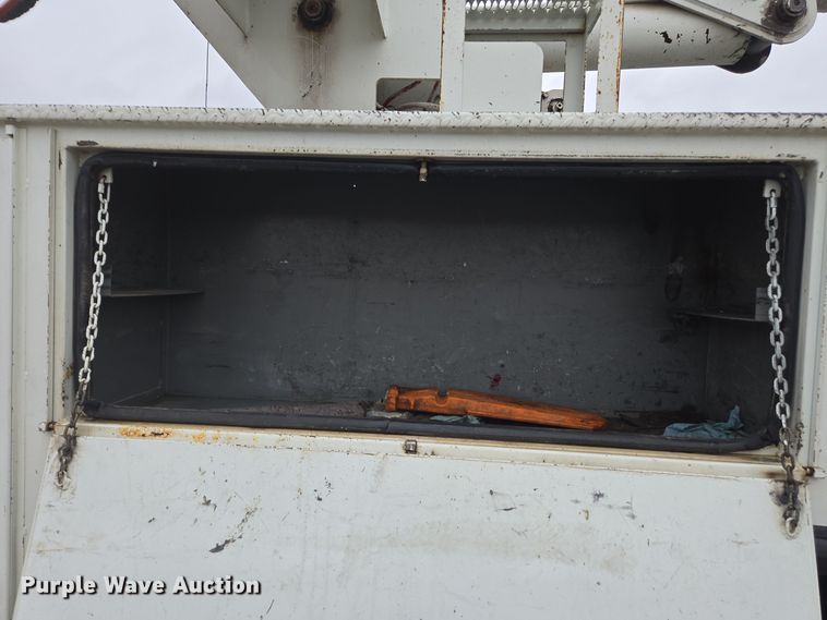 image for item DX1493 2006 International 7400 bucket truck