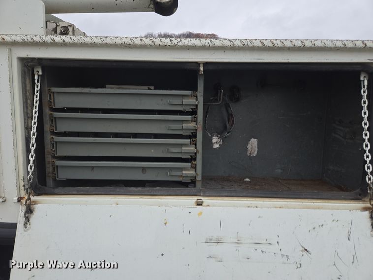 image for item DX1493 2006 International 7400 bucket truck