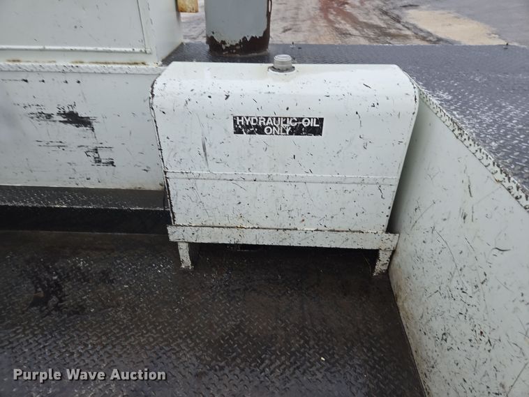 image for item DX1493 2006 International 7400 bucket truck