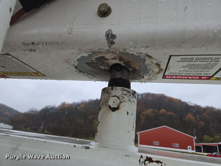 image for item DX1493 2006 International 7400 bucket truck