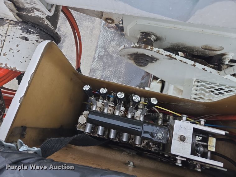 image for item DX1493 2006 International 7400 bucket truck