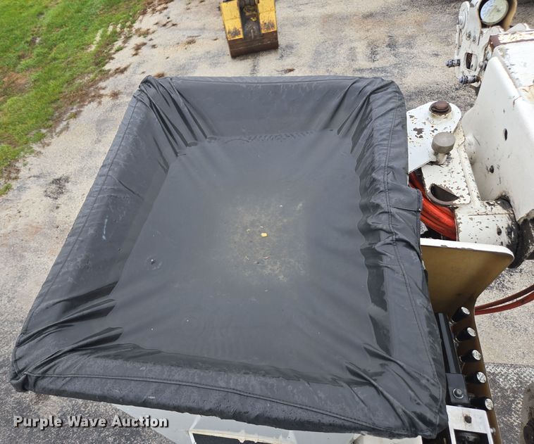 image for item DX1493 2006 International 7400 bucket truck