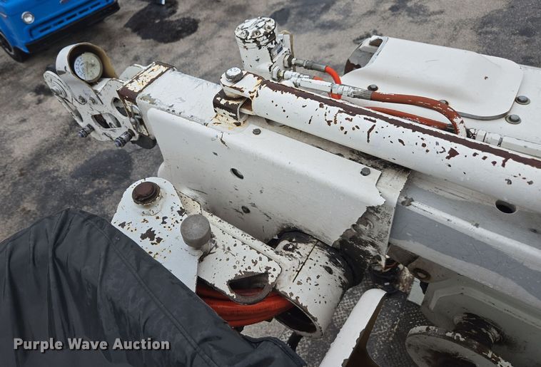 image for item DX1493 2006 International 7400 bucket truck