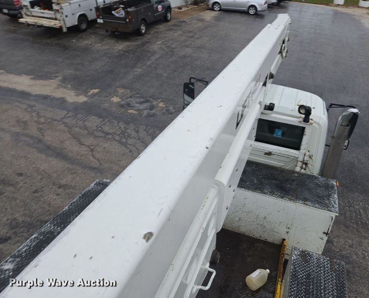 image for item DX1493 2006 International 7400 bucket truck