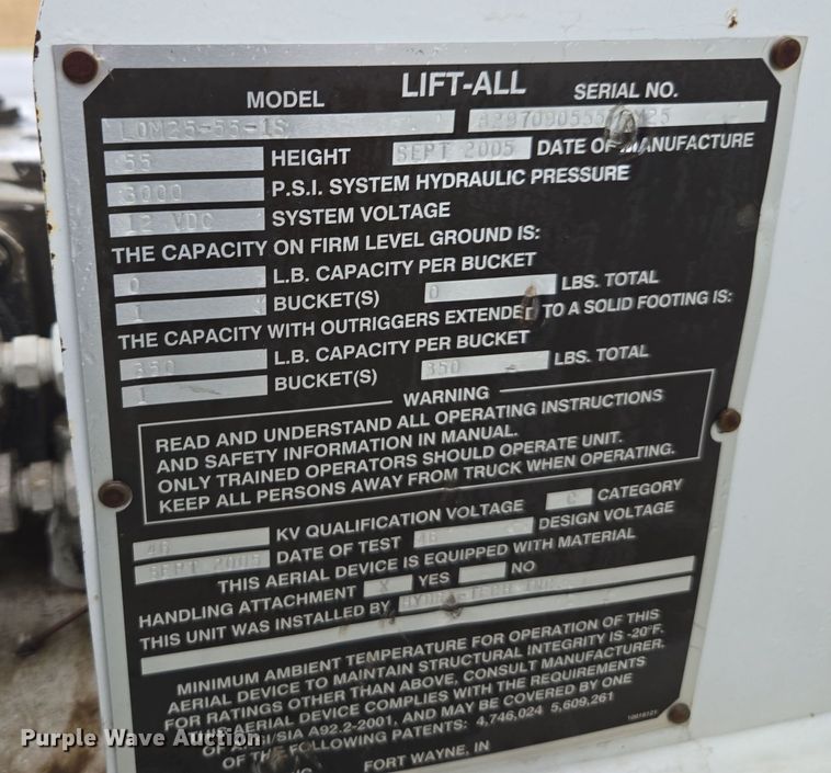 image for item DX1493 2006 International 7400 bucket truck