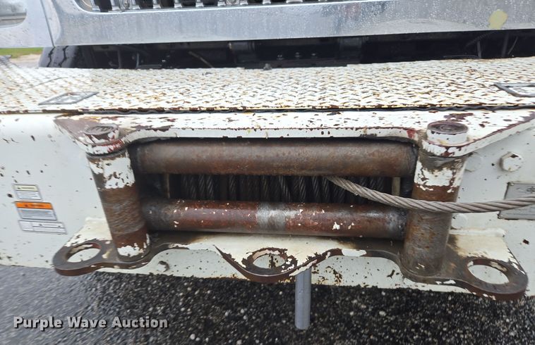 image for item DX1493 2006 International 7400 bucket truck