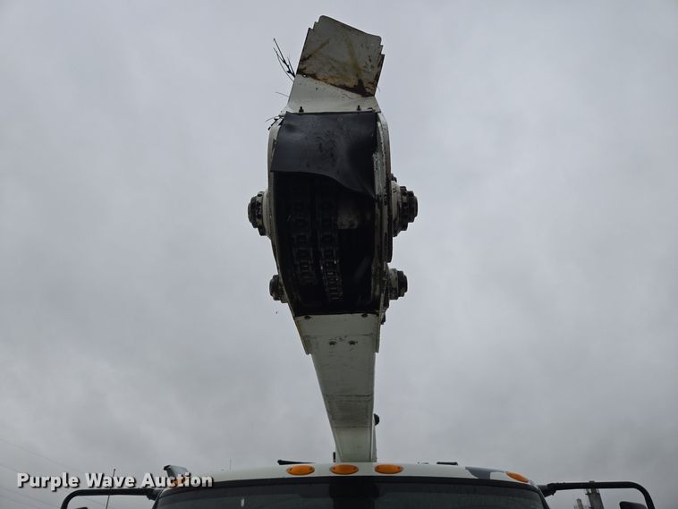 image for item DX1493 2006 International 7400 bucket truck