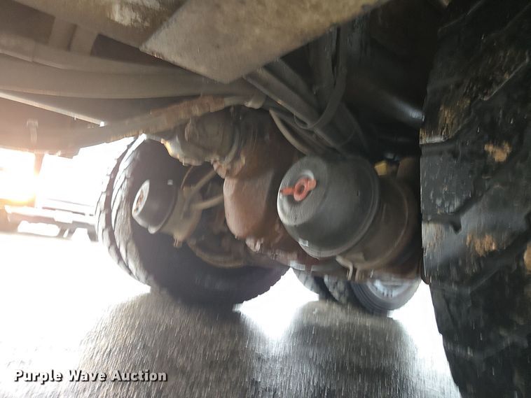 image for item DX1493 2006 International 7400 bucket truck