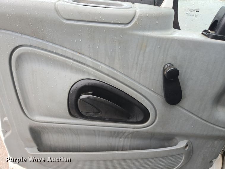 image for item DX1493 2006 International 7400 bucket truck