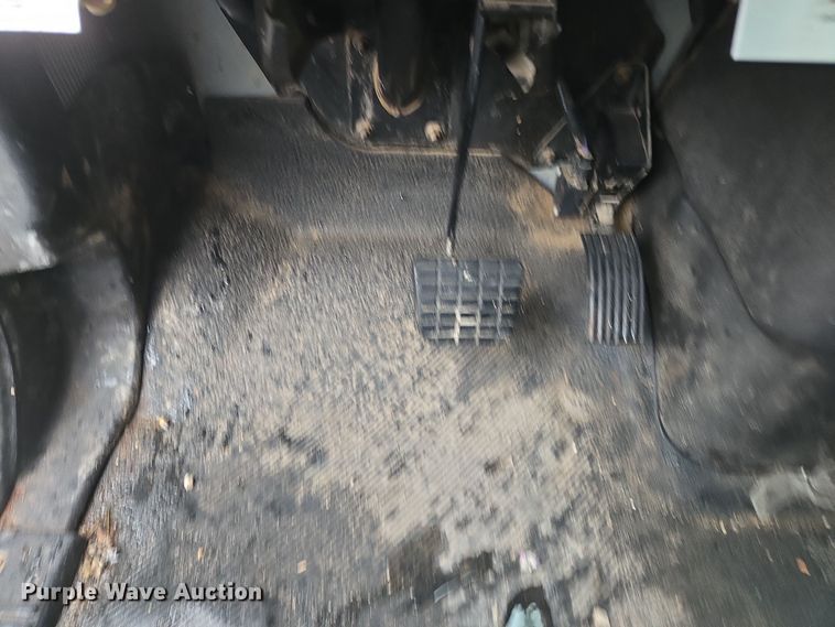 image for item DX1493 2006 International 7400 bucket truck