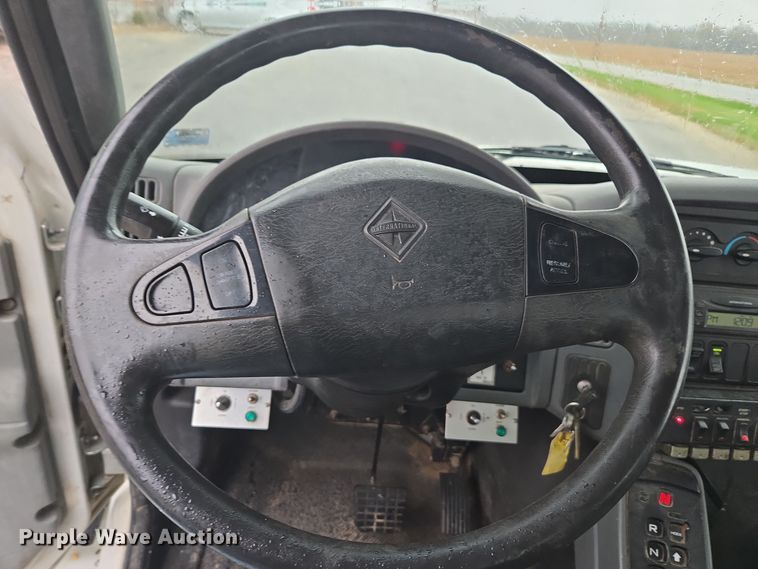 image for item DX1493 2006 International 7400 bucket truck