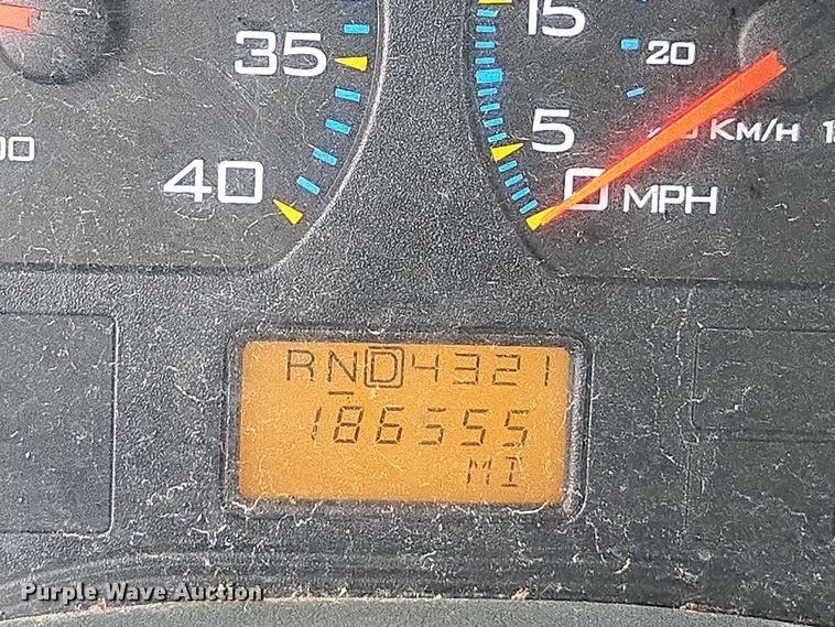 image for item DX1493 2006 International 7400 bucket truck