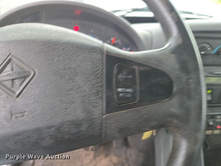 image for item DX1493 2006 International 7400 bucket truck