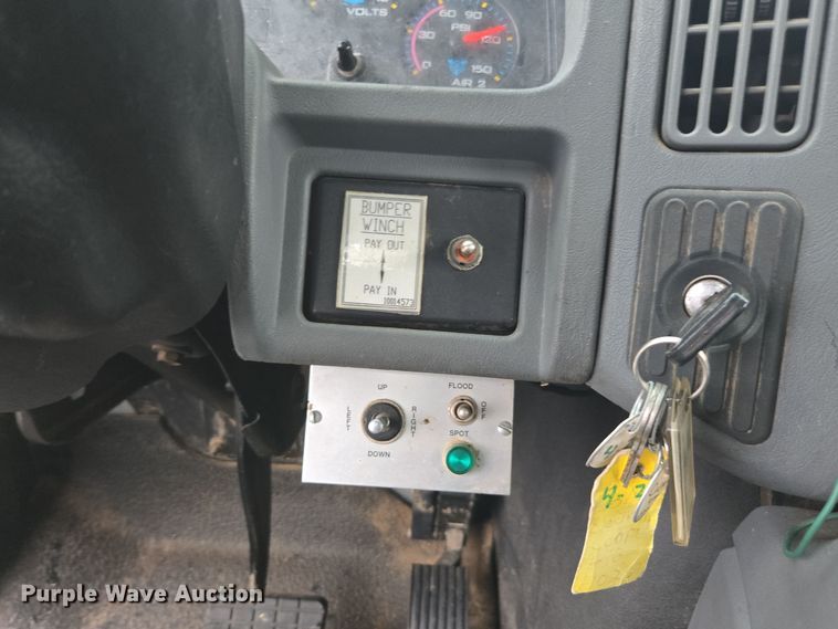 image for item DX1493 2006 International 7400 bucket truck