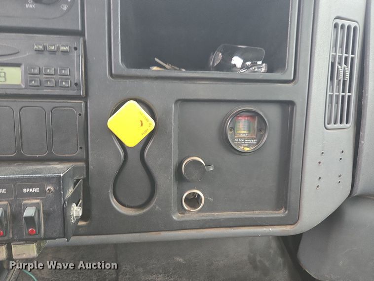 image for item DX1493 2006 International 7400 bucket truck