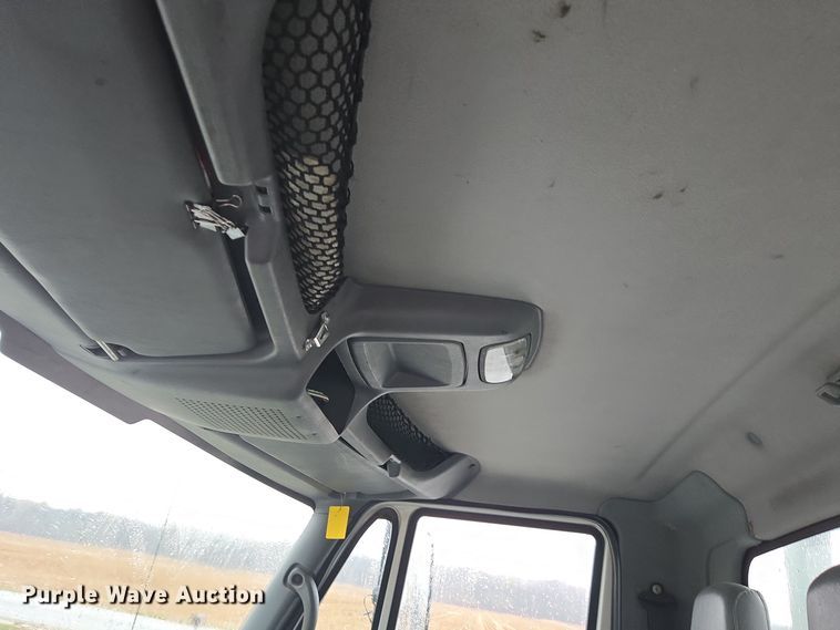 image for item DX1493 2006 International 7400 bucket truck