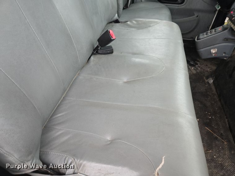 image for item DX1493 2006 International 7400 bucket truck