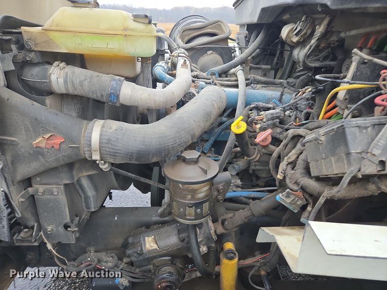 image for item DX1493 2006 International 7400 bucket truck