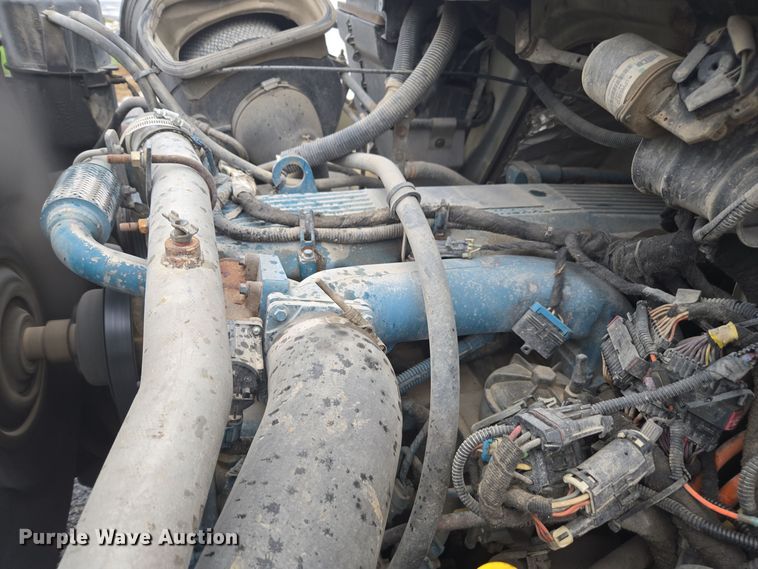 image for item DX1493 2006 International 7400 bucket truck