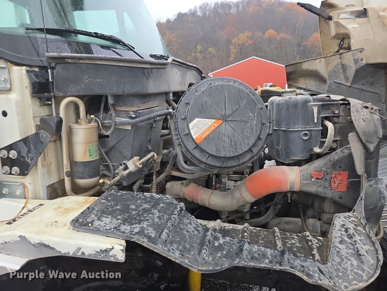 image for item DX1493 2006 International 7400 bucket truck