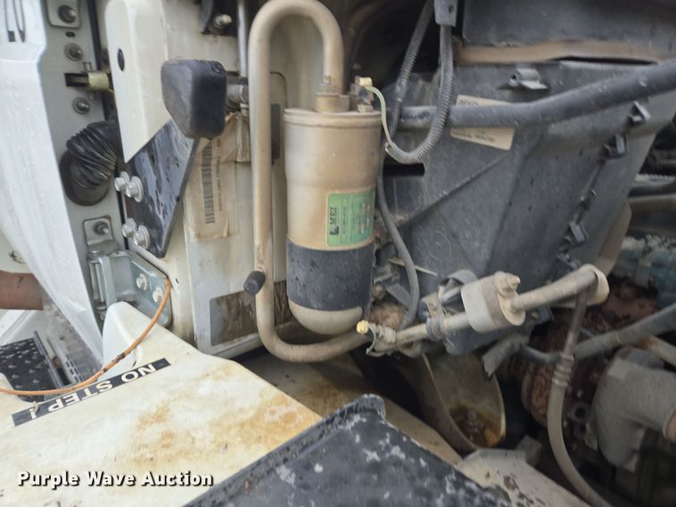 image for item DX1493 2006 International 7400 bucket truck