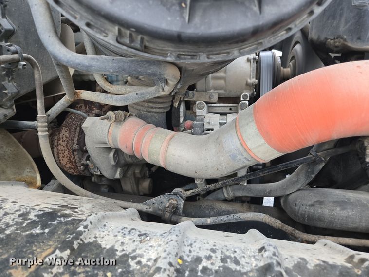 image for item DX1493 2006 International 7400 bucket truck