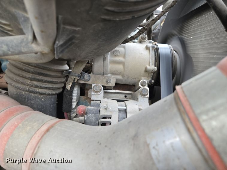 image for item DX1493 2006 International 7400 bucket truck