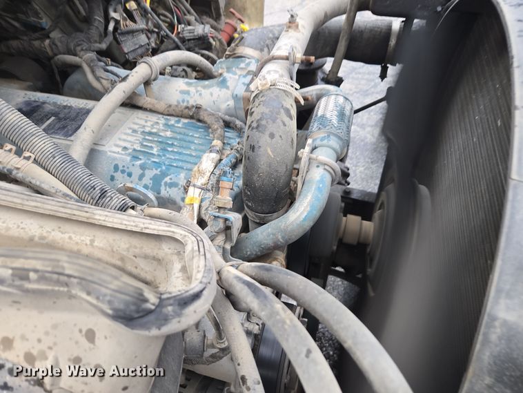 image for item DX1493 2006 International 7400 bucket truck