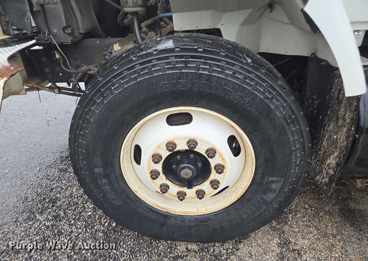 image for item DX1493 2006 International 7400 bucket truck