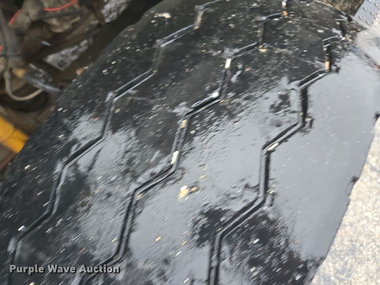 image for item DX1493 2006 International 7400 bucket truck