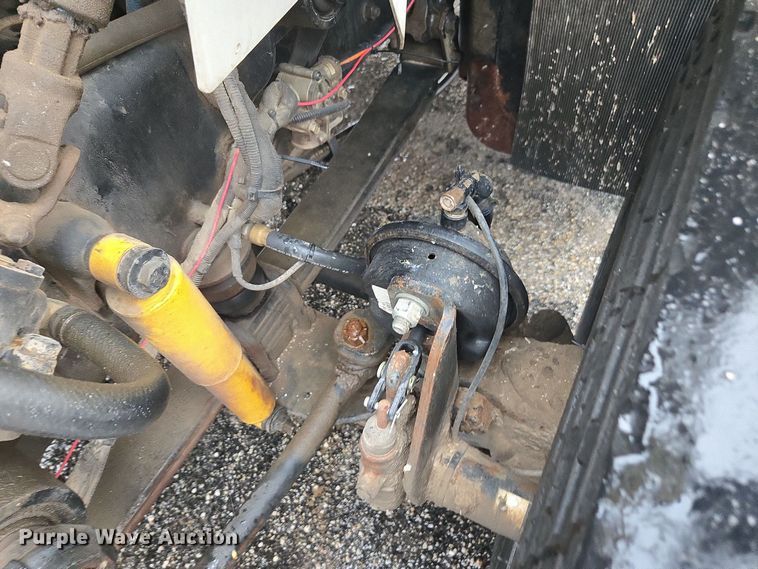 image for item DX1493 2006 International 7400 bucket truck