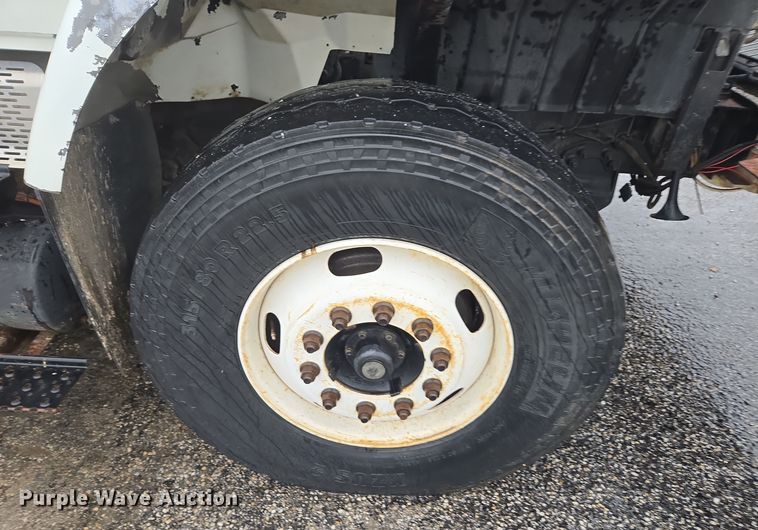 image for item DX1493 2006 International 7400 bucket truck