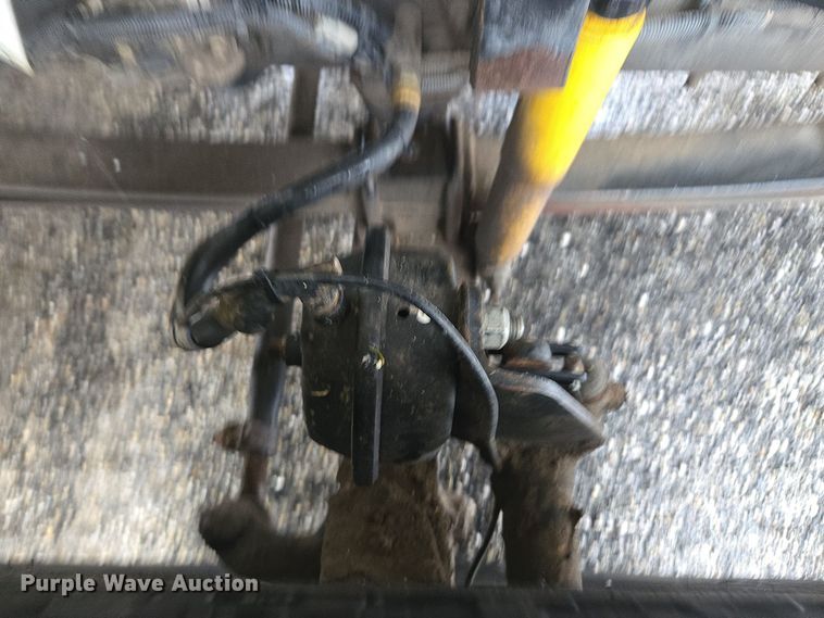 image for item DX1493 2006 International 7400 bucket truck