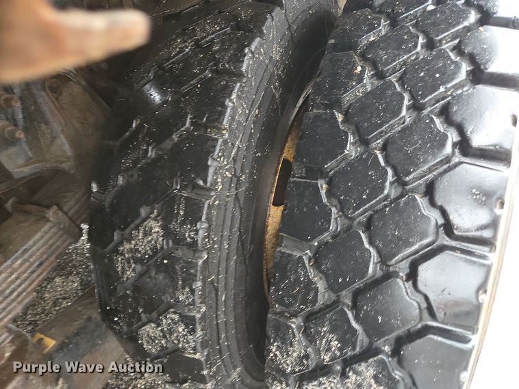 image for item DX1493 2006 International 7400 bucket truck