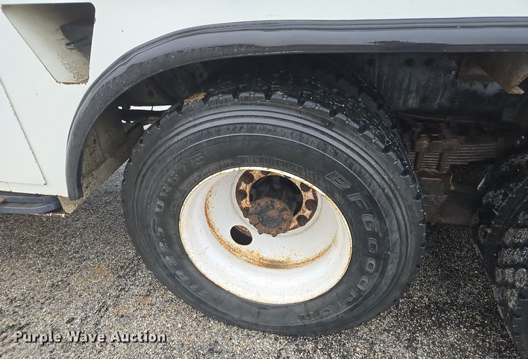 image for item DX1493 2006 International 7400 bucket truck