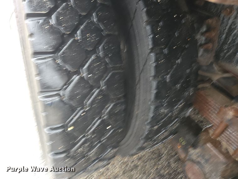 image for item DX1493 2006 International 7400 bucket truck