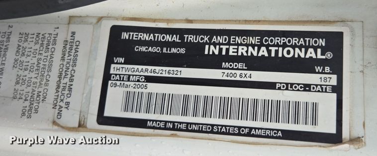 image for item DX1493 2006 International 7400 bucket truck