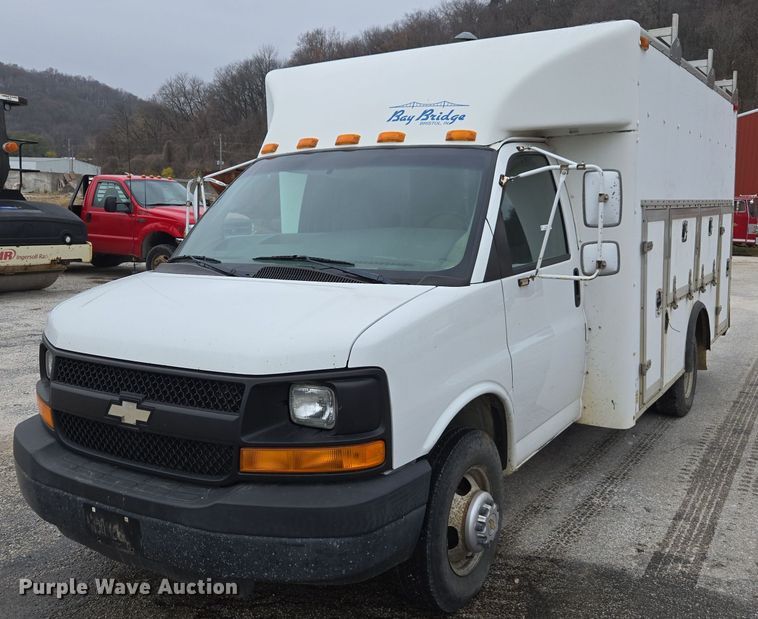 image for item DX1501 2005 Chevrolet Express delivery van