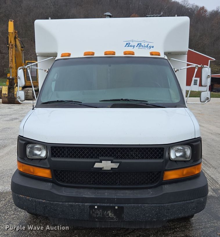 image for item DX1501 2005 Chevrolet Express delivery van