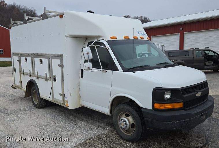 image for item DX1501 2005 Chevrolet Express delivery van