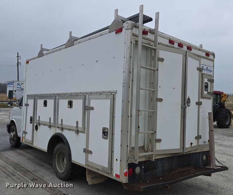 image for item DX1501 2005 Chevrolet Express delivery van