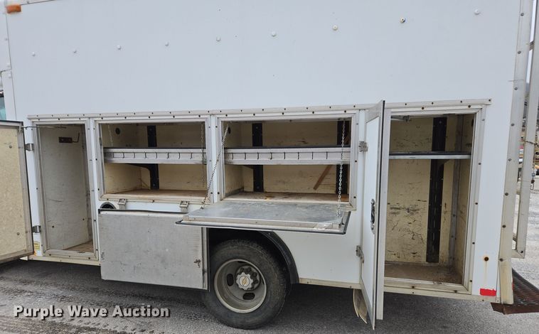 image for item DX1501 2005 Chevrolet Express delivery van