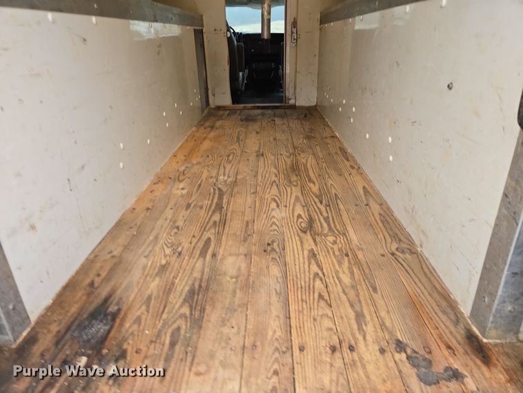 image for item DX1501 2005 Chevrolet Express delivery van