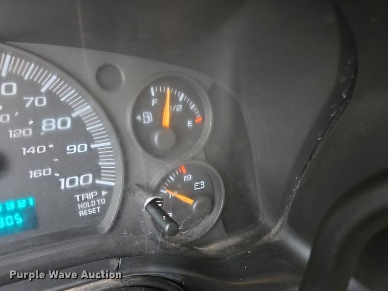 image for item DX1501 2005 Chevrolet Express delivery van