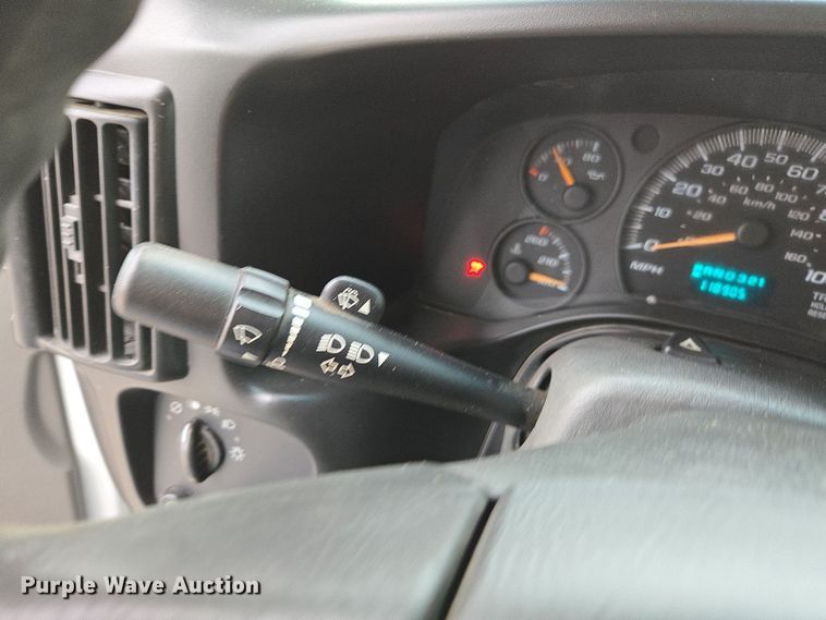 image for item DX1501 2005 Chevrolet Express delivery van