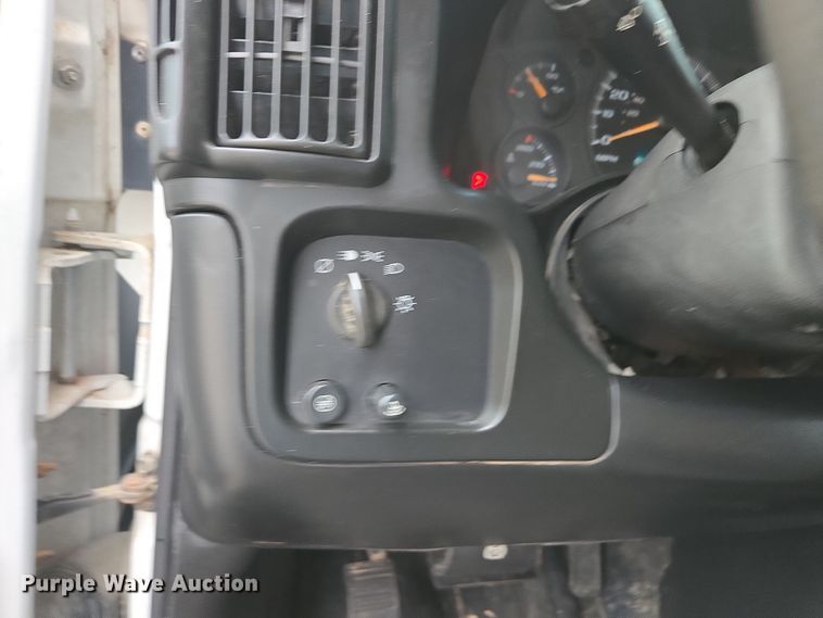 image for item DX1501 2005 Chevrolet Express delivery van