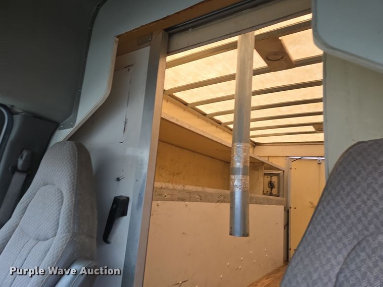 image for item DX1501 2005 Chevrolet Express delivery van