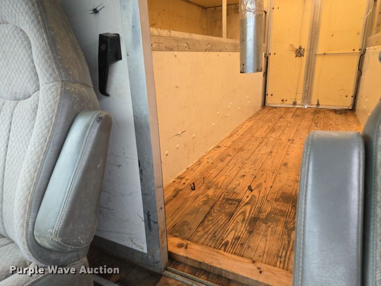 image for item DX1501 2005 Chevrolet Express delivery van