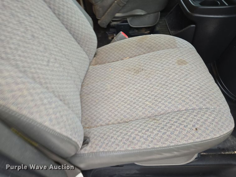 image for item DX1501 2005 Chevrolet Express delivery van