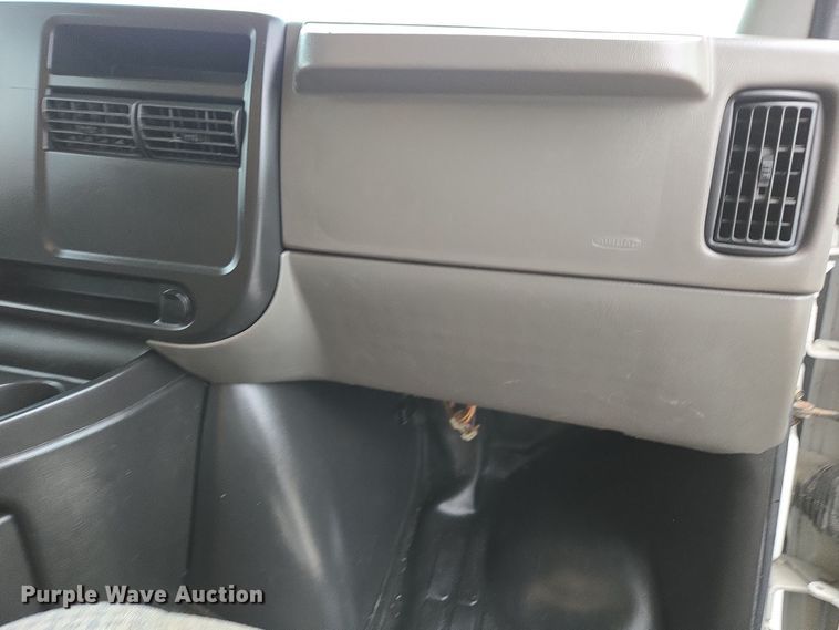 image for item DX1501 2005 Chevrolet Express delivery van